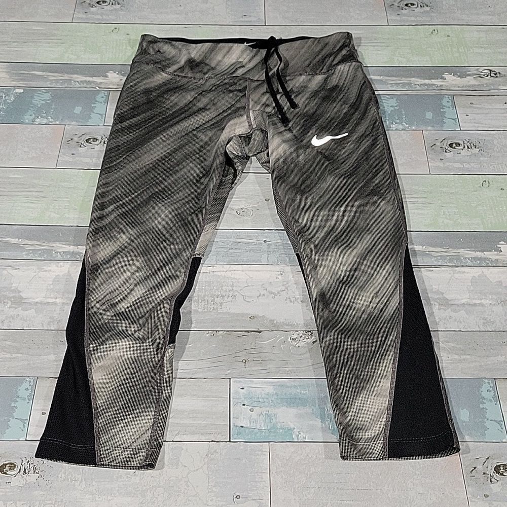Nike Dri-Fit Capri Workout Pants sz Medium